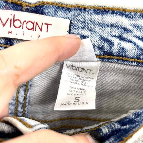 VIBRANT MIU Acid Washed Hi Rise Distressed Denim Shorts - Picture 6 of 11